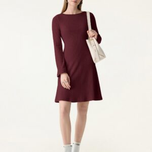 Alternative view of Gemütliches geripptes Minikleid mit U-Boot-Ausschnitt, Glockenärmeln und ausgestelltem Rockteil von Brami