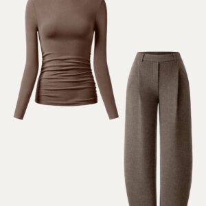 2-teiliges Set: Oberteil mit Raffungen an den Seiten und Stehkragen & mittelhoch geschnittene Schlupfhose mit weitem Bein.