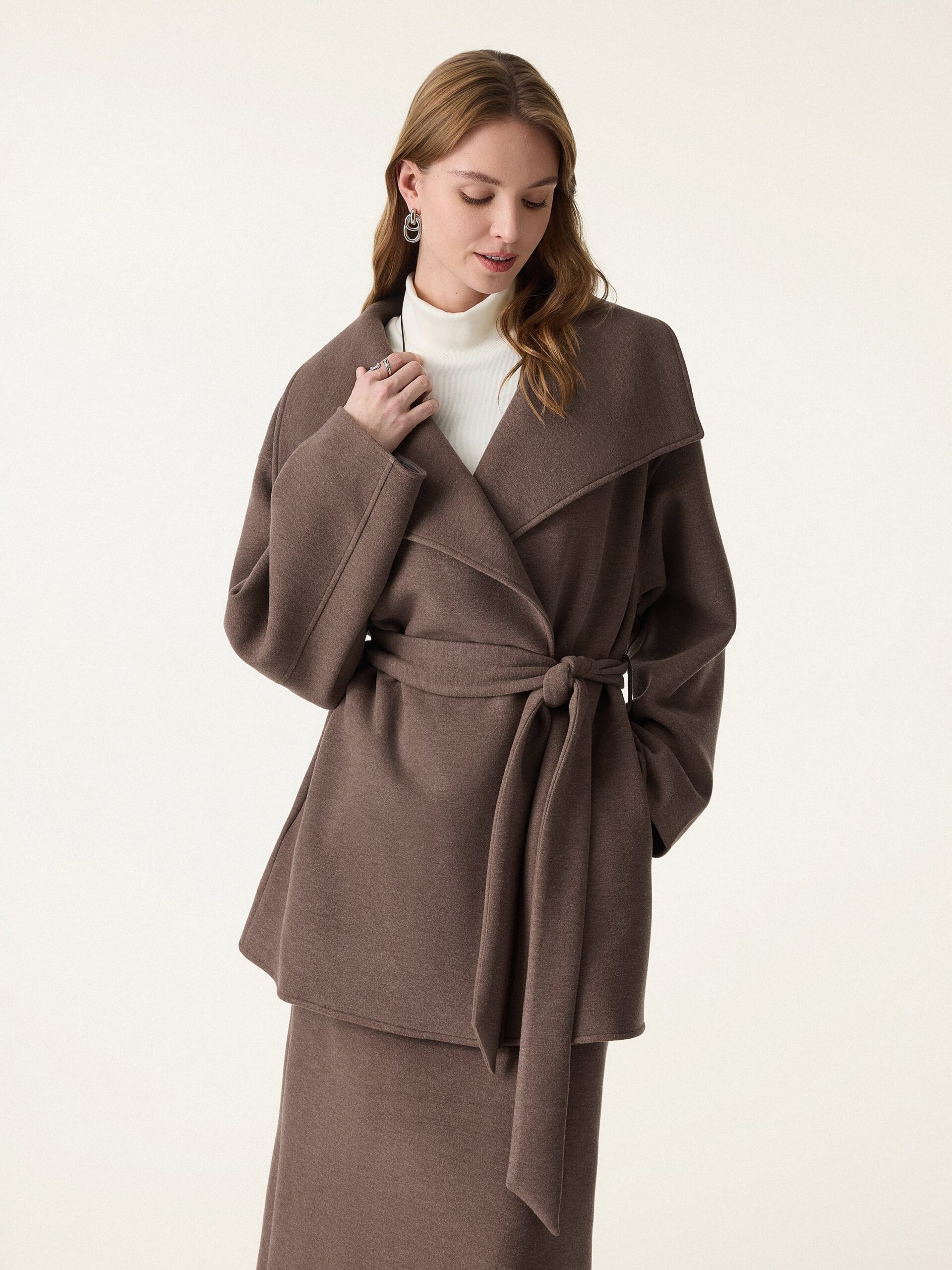 Wickelmantel mit Gürtel und abnehmbarem Kragen - Image 8