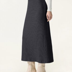 Weit gerippter, weich fallender Midirock